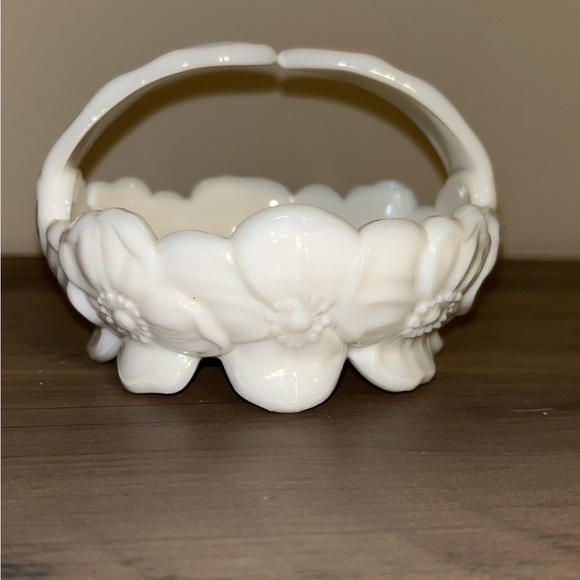 Westmoreland Other - Vtg Westmoreland Milk Glass Dogwood Daisy Flower Split Handle Candy Trinket Dish